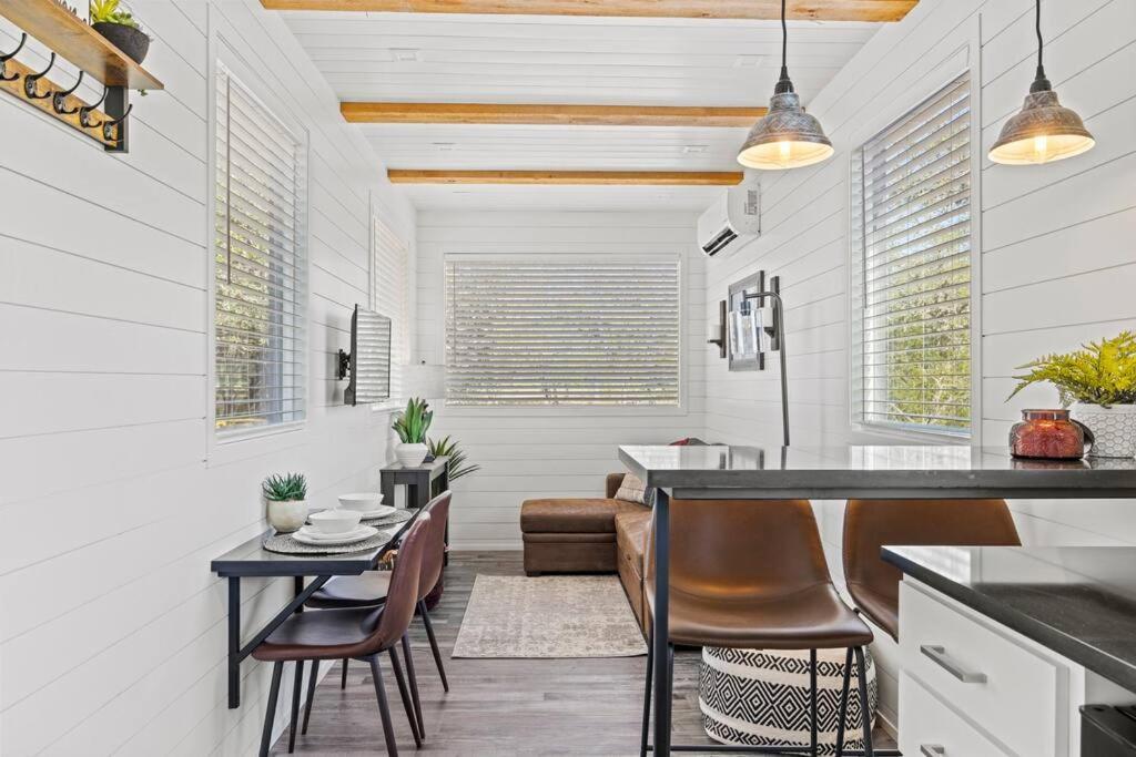 New! The Texas Longhorn-Luxury Container Home Fredericksburg Exteriér fotografie