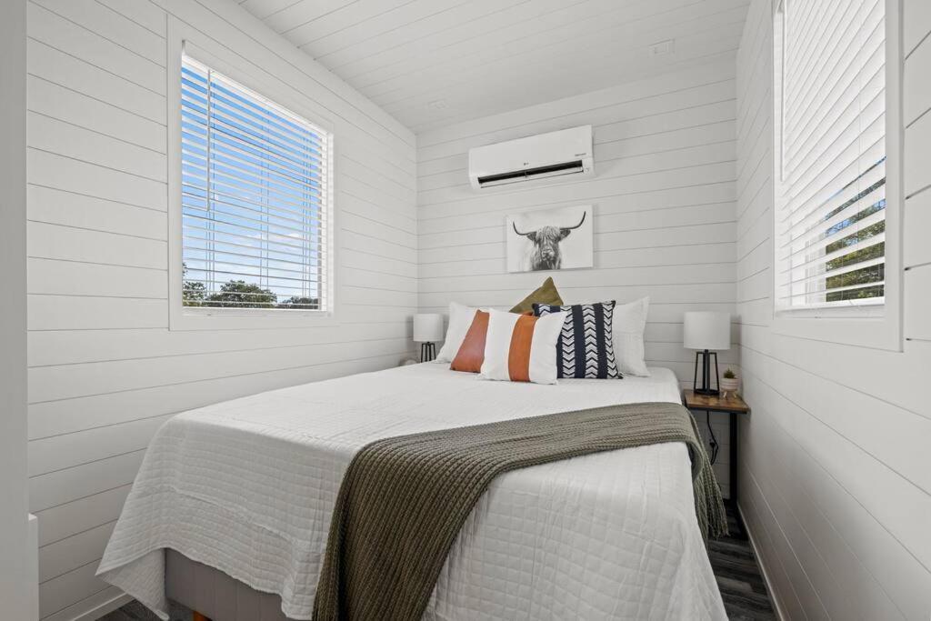 New! The Texas Longhorn-Luxury Container Home Fredericksburg Exteriér fotografie