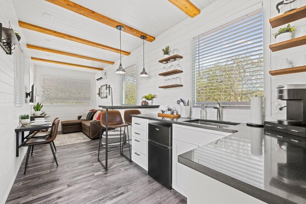 New! The Texas Longhorn-Luxury Container Home Fredericksburg Exteriér fotografie