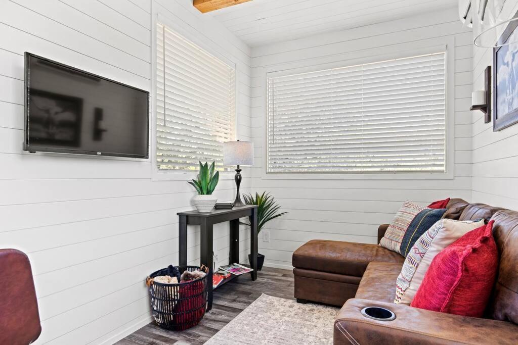New! The Texas Longhorn-Luxury Container Home Fredericksburg Exteriér fotografie