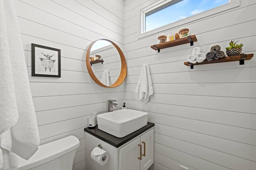 New! The Texas Longhorn-Luxury Container Home Fredericksburg Exteriér fotografie